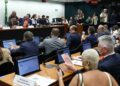 Oposição critica PEC do fim da escala 6×1 durante votação na Comissão