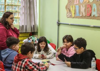 Senado aprova projeto que cria política para estudantes superdotados